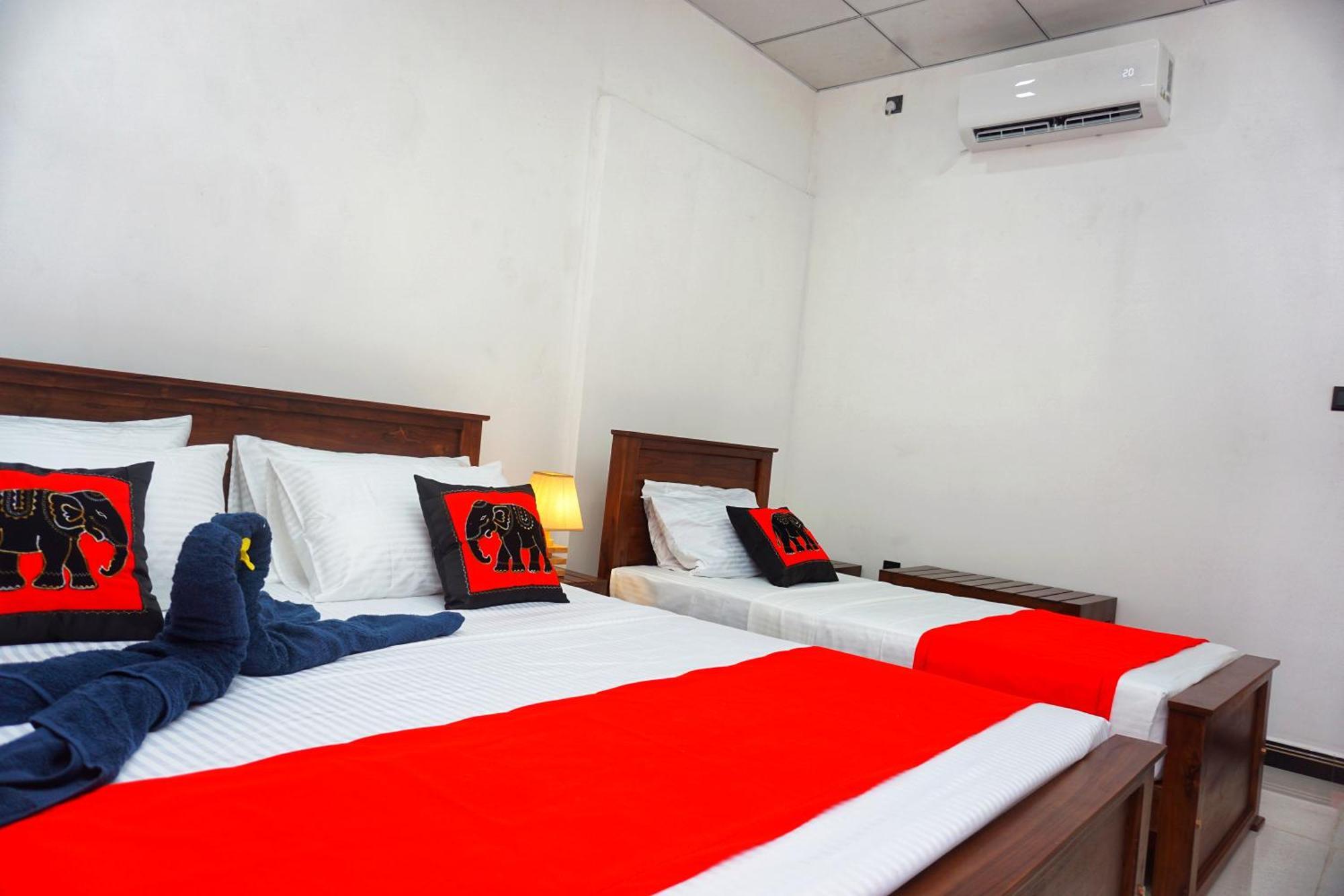 Sashini Homestay Sigirija Zewnętrze zdjęcie