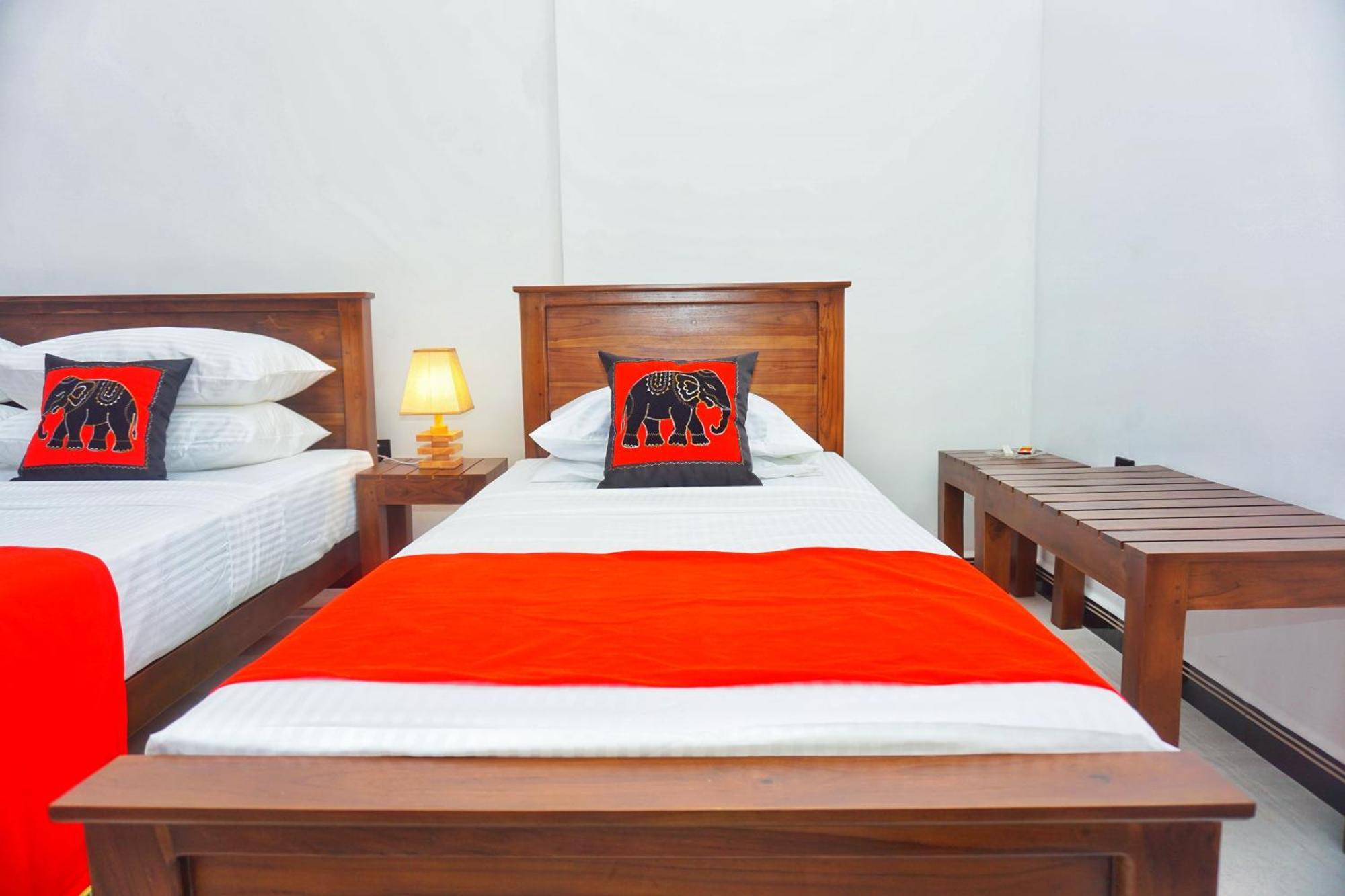 Sashini Homestay Sigirija Zewnętrze zdjęcie