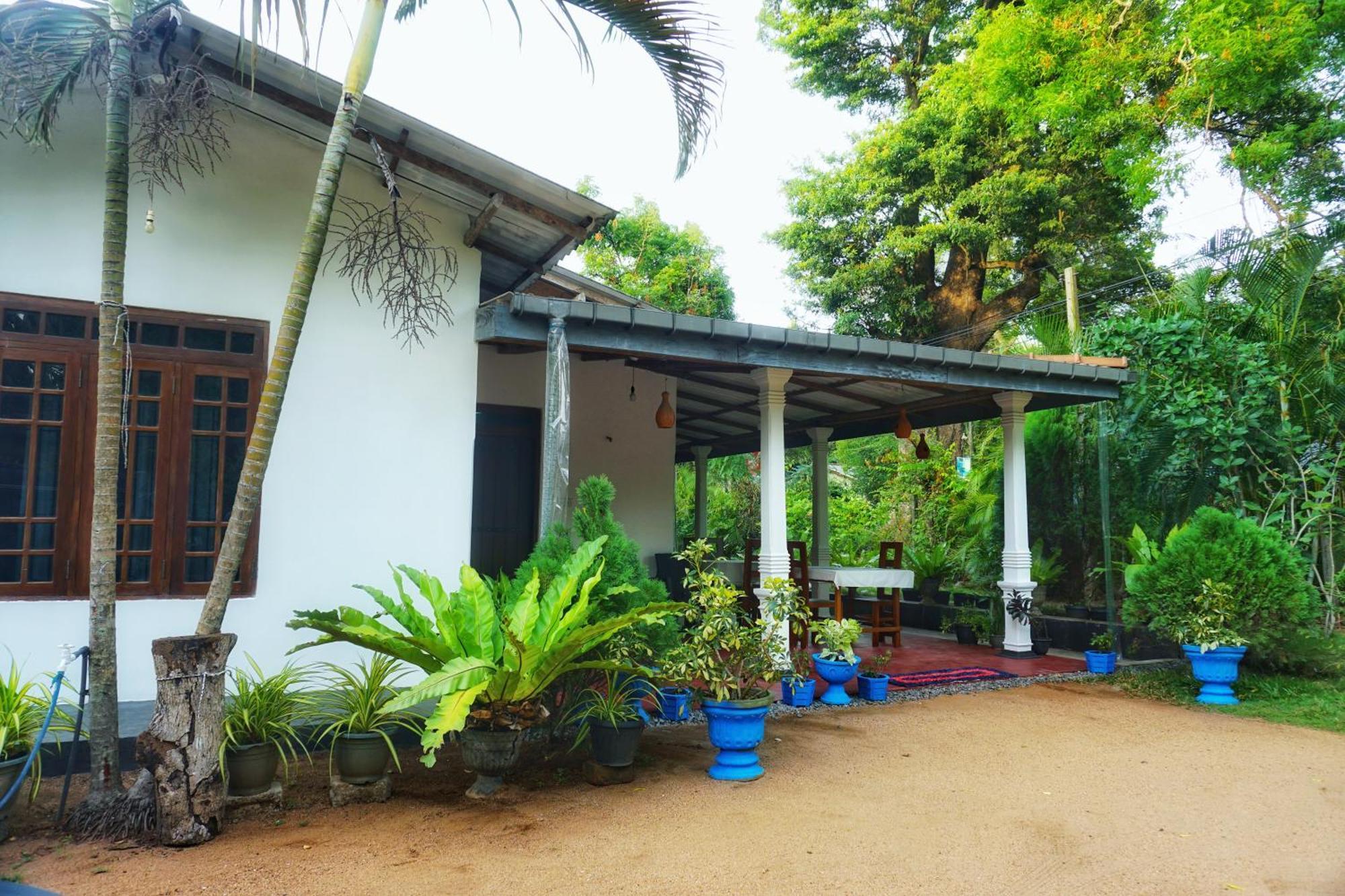 Sashini Homestay Sigirija Zewnętrze zdjęcie