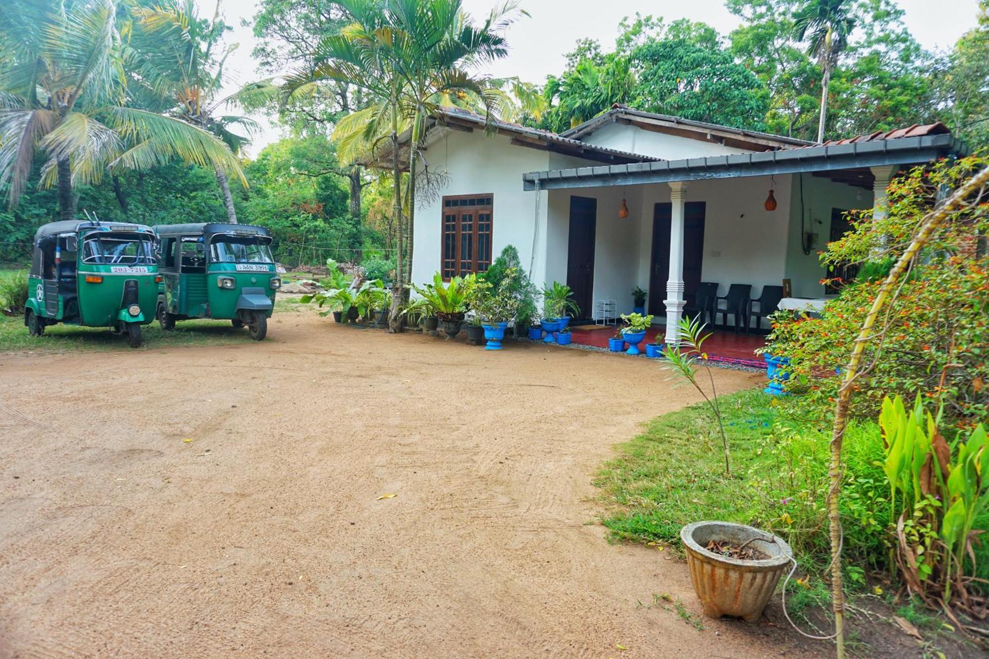 Sashini Homestay Sigirija Zewnętrze zdjęcie